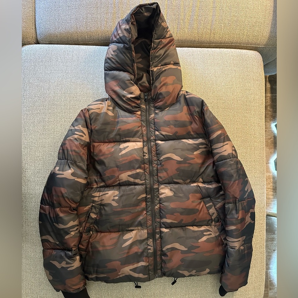 American Eagle Outfitters Camo Puffer Jacket